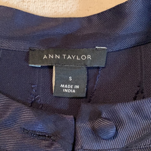 Like new navy Ann Taylor blouse - Picture 2 of 3